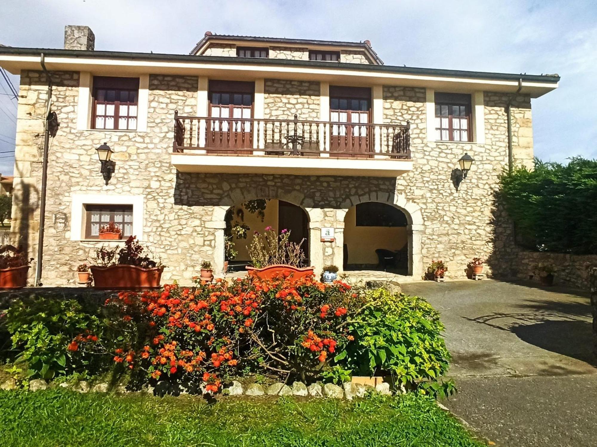 Hostel Playa De Langre *